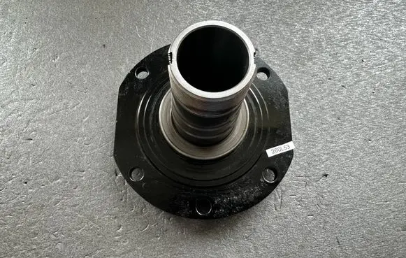 Nissan Patrol 260 Front wheel hub 40586G9600