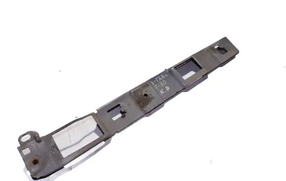 Nissan X-Trail T30 Fender mounting bracket