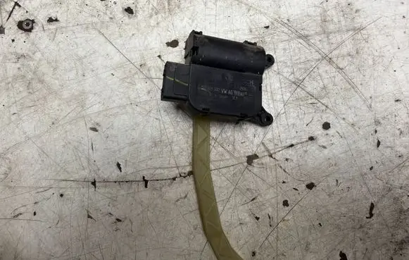 Volkswagen Golf V Air flap motor/actuator 0132801340