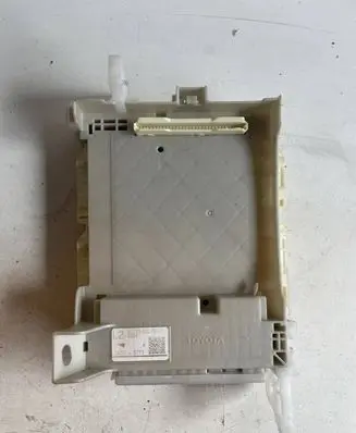 Toyota Yaris Fuse box set 8273052L70