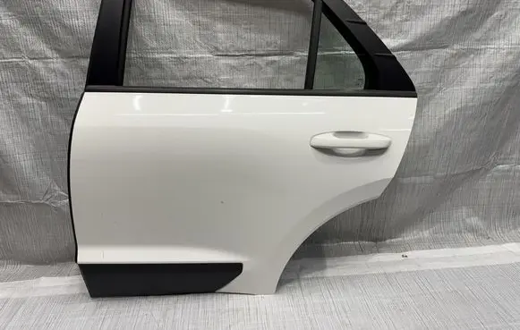 KIA Niro Rear door 