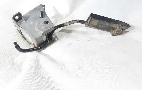Audi A6 S6 C4 4A Accelerator throttle pedal 4A1721507G