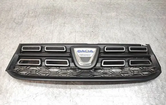 Dacia Sandero II Front bumper upper radiator grill