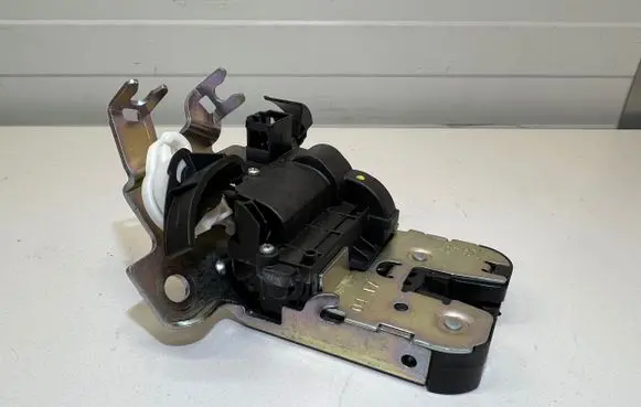 Audi S5 F5 Tailgate/trunk/boot lock/catch/latch 8w0827503