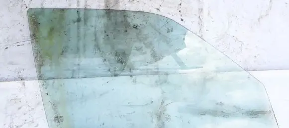 Volvo 440 Front door window glass four-door 