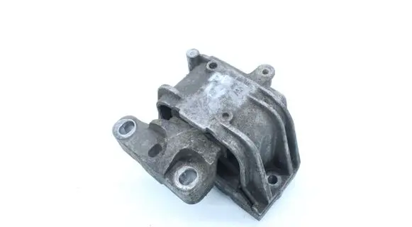Volkswagen PASSAT B7 Engine mount bracket 1K0199262