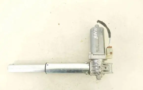 BMW 5 E60 E61 Seat adjustment motor 0390203233 8321086