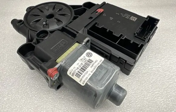Volkswagen PASSAT B7 Front door window regulator motor 3AA837462 3C0959792C 3AA959702A
