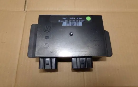 Volkswagen PASSAT B5 Comfort/convenience module 3B0959796