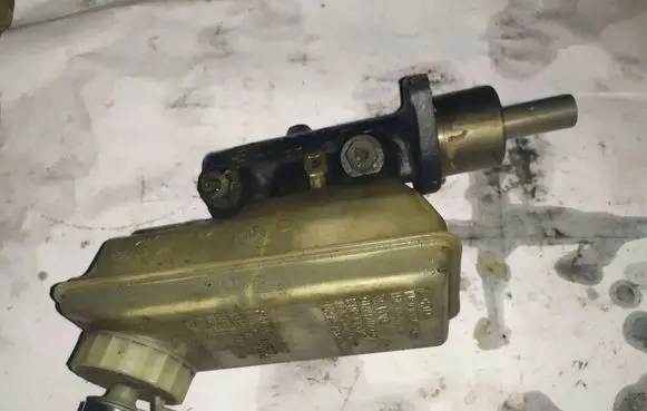 Ford Galaxy Master brake cylinder
