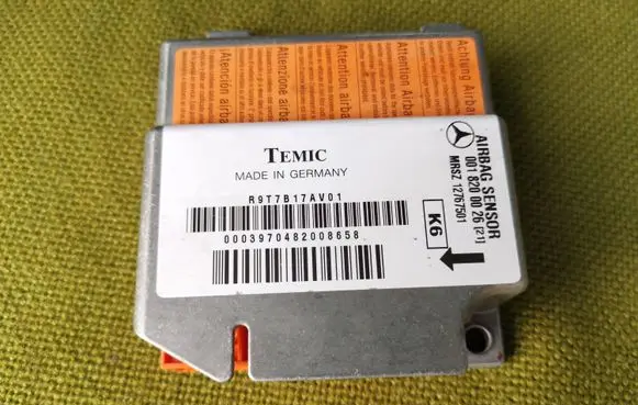 Mercedes-Benz E W210 Airbag control unit/module 0018200026 R9T7B17AV01 0003970482008658
