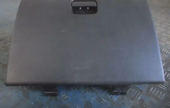 Mitsubishi Outlander Glove box