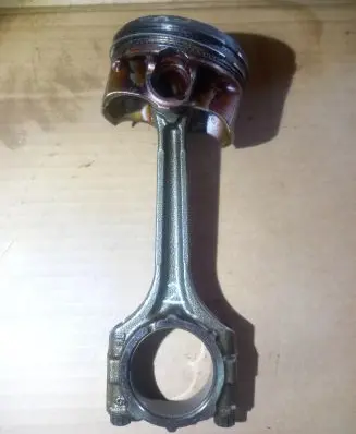 Hyundai Santa Fe Piston with connecting rod