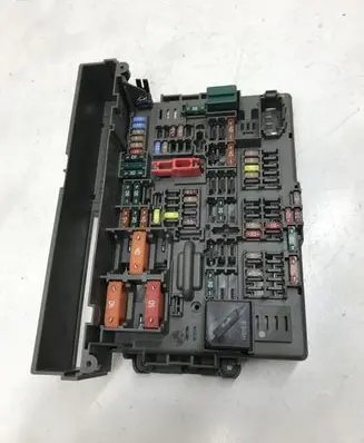 BMW 1 E81 E87 Fuse module