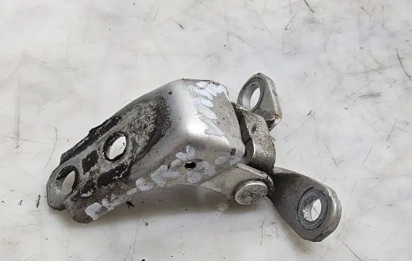 Honda CR-V Front door upper hinge