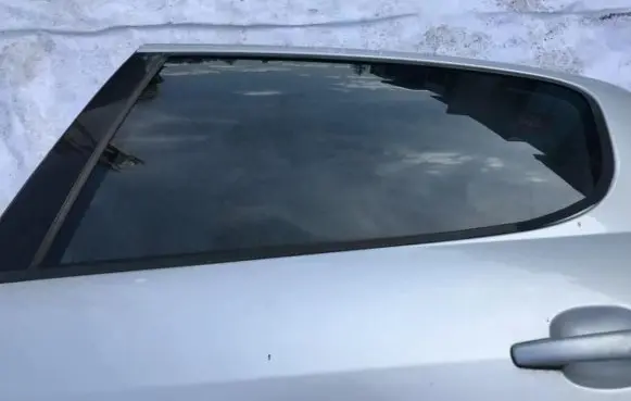 Rear door window glass