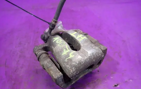 Opel Zafira A Rear brake caliper