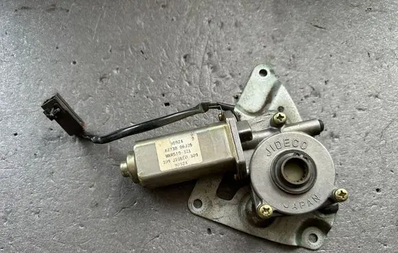 Nissan Patrol Y60 Rear door window regulator motor 8273006J05