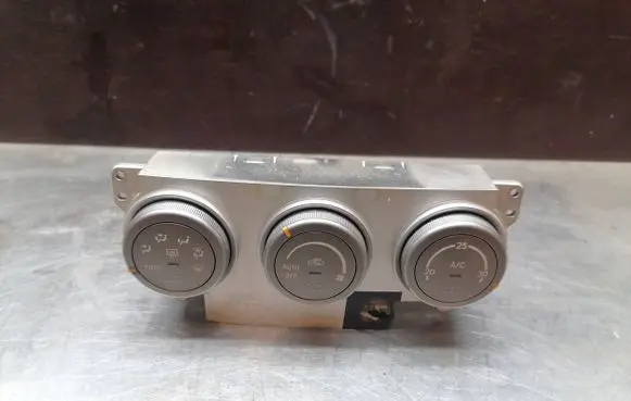 Subaru Impreza II Climate control unit 72311FE080 A0200068A02000