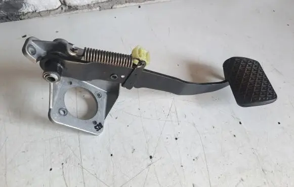 Mercedes-Benz ML W163 Brake pedal 163290047