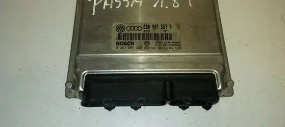 Volkswagen PASSAT B5 Engine control unit/module 8D0907557P 26SA6098 0261204258