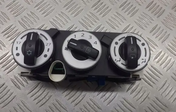 Mitsubishi Colt Interior fan control switch 69668304