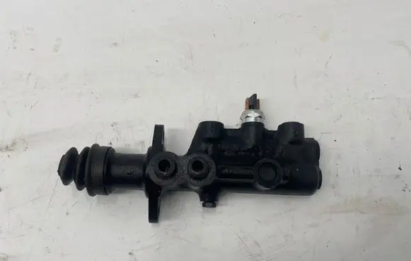 Porsche 911 Clutch slave cylinder 