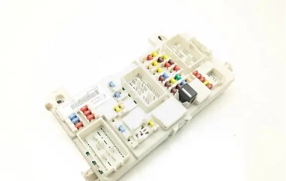 Ford Focus Fuse module 7M5T-14A073-CG