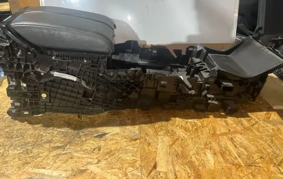 Land Rover Range Rover Velar Center console J8A2045J40A KHB2466