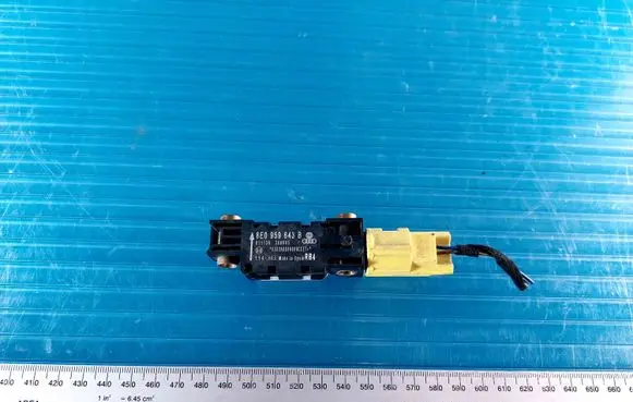 Audi A4 S4 B7 8E 8H Airbag deployment crash/impact sensor 8E0959643B