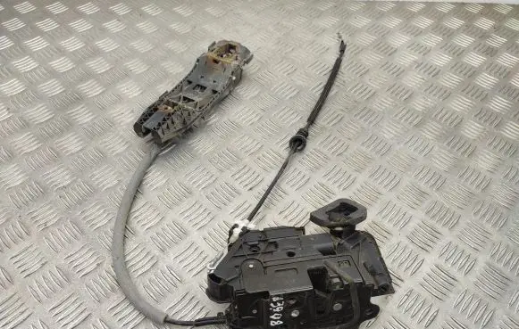 Skoda Yeti (5L) Front door lock 5E1837016 5N0837017E