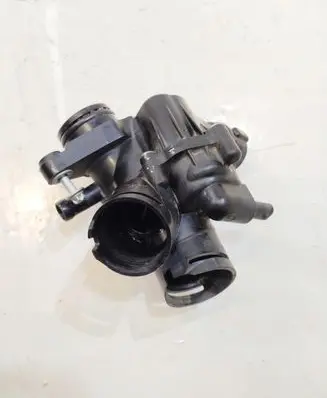 Mercedes-Benz C W205 Thermostat housing A2742000115