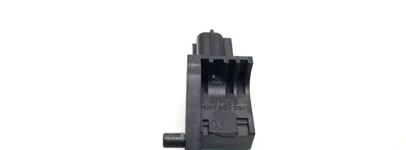 Volkswagen PASSAT B6 Airbag deployment crash/impact sensor 5N0959351 1TS6