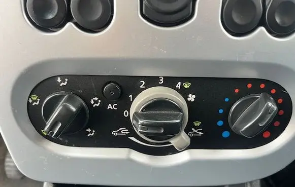 Dacia Logan I Air conditioning/heating control unit 