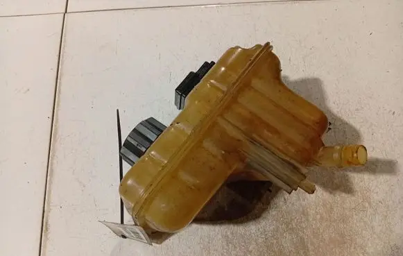 Peugeot 407 Coolant expansion tank/reservoir 