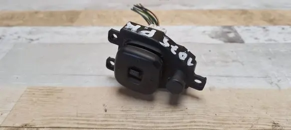 Mazda 2 Wing mirror switch B25D66600 03200310