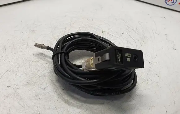 BMW 7 F01 F02 F03 F04 AUX in-socket connector 9189177 61319189177