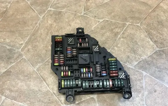 BMW 5 GT F07 Fuse module 9210857