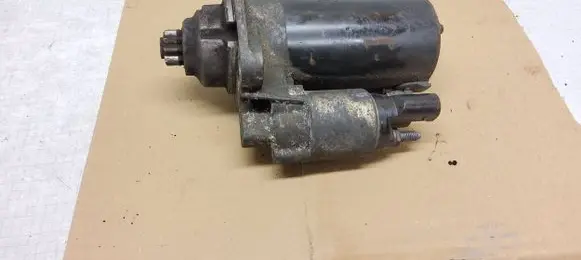 Volkswagen Golf V Starter motor 1005831311