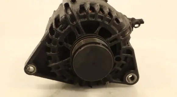 Hyundai i30 Generator/alternator 373002A500