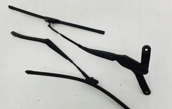 Mercedes-Benz CLS C218 X218 Front wiper blade arm