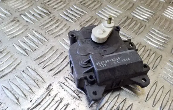 Toyota RAV 4 (XA20) Air flap motor/actuator 0637008330