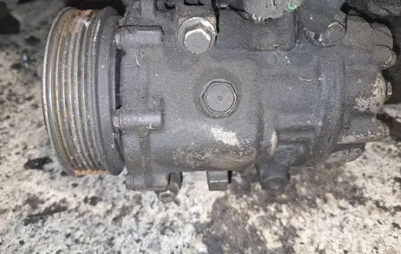Volvo V50 Air conditioning (A/C) compressor (pump)
