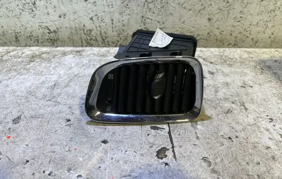 Dodge Durango III Dash center air vent grill X90016900XX 20150921 0279249
