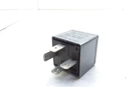 Volkswagen PASSAT B5 Other relay 8D0951253A