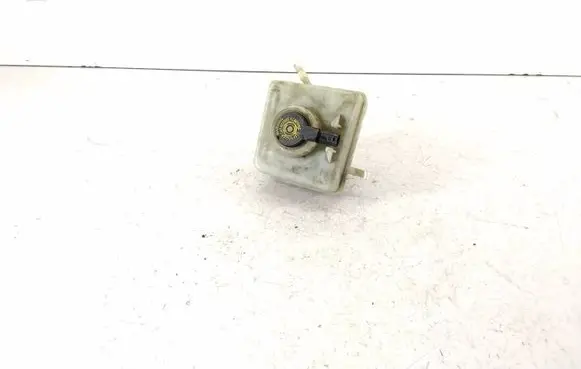 BMW 5 E60 E61 Brake fluid reservoir 32067179