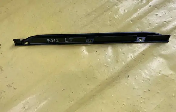 Mercedes-Benz B W245 Rear door windshield rail A1696730136