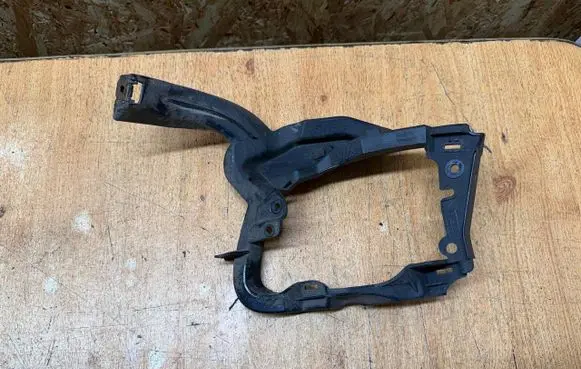 BMW 3 E92 E93 Fog light bracket 51117154718 7154718