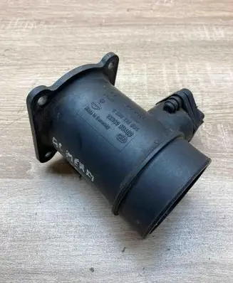 Nissan Primera Mass air flow meter 226805U400 0280218094