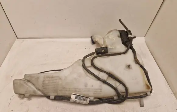 Volvo V50 Windshield washer fluid reservoir/tank 30657122 3K163AC 30657121
